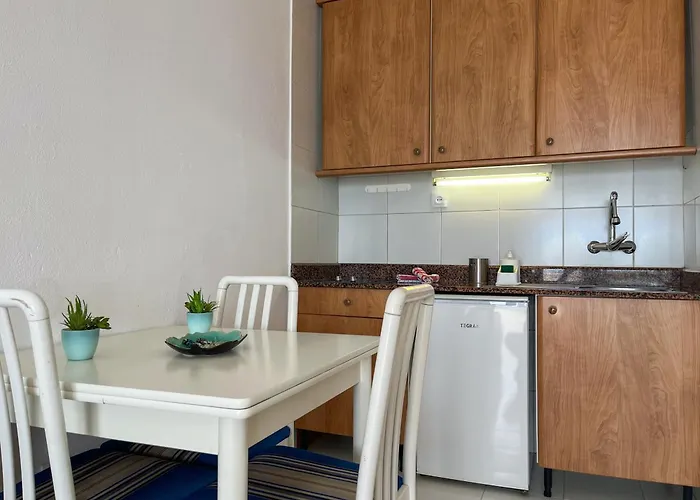 The Mayfair Village Apto 305